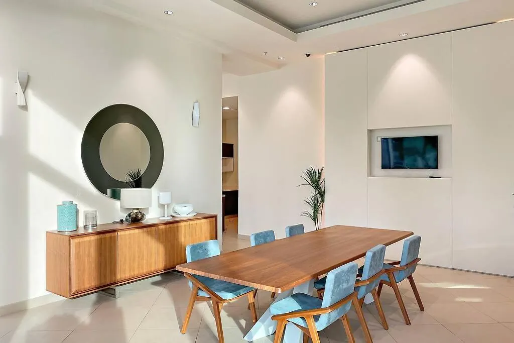First Class 2Br Elegance With Iconic Views Dubai Apartment