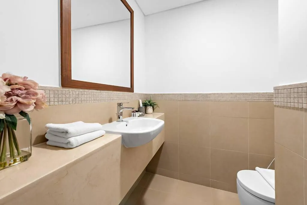 First Class 2Br Elegance With Iconic Views Dubai
