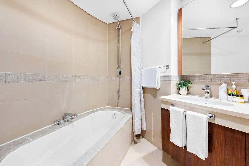 First Class 2Br Elegance With Iconic Views Dubai